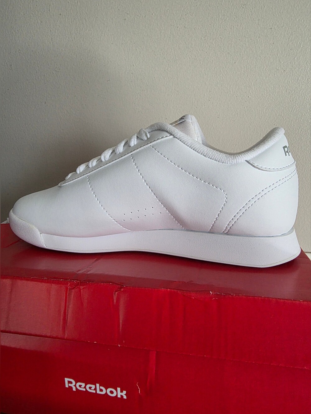 Reebok Women Princess Wide Shoes Size 7 new with box